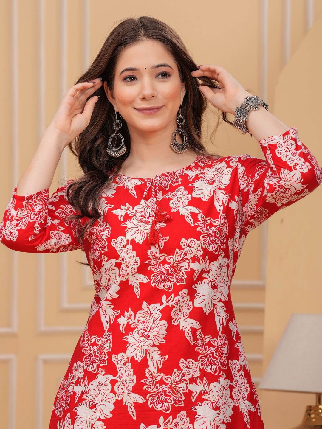 DIVASTRI Floral Printed Straight Round Neck Kurta