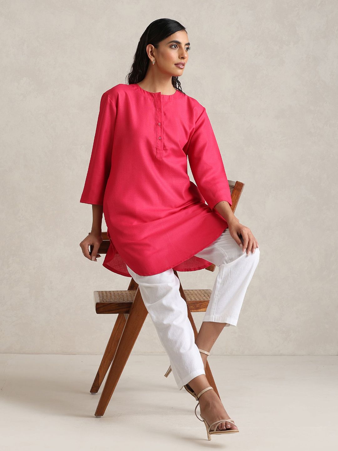 trueBrowns Fuchsia Round Neck Three-Quarter Sleeves Cotton Kurta