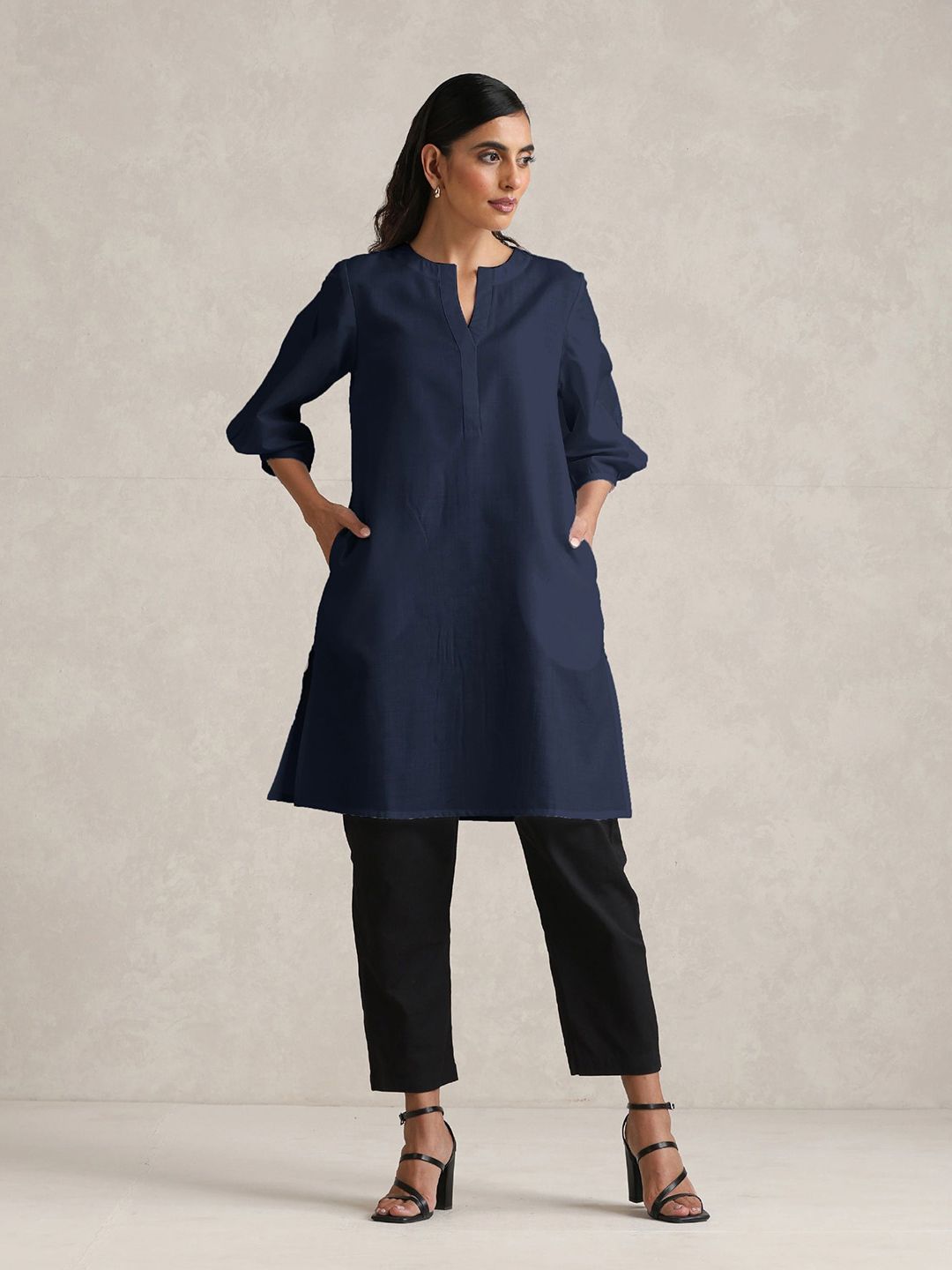 trueBrowns Blue Notch Neck Puffed Sleeves Straight Cotton Flared Kurta