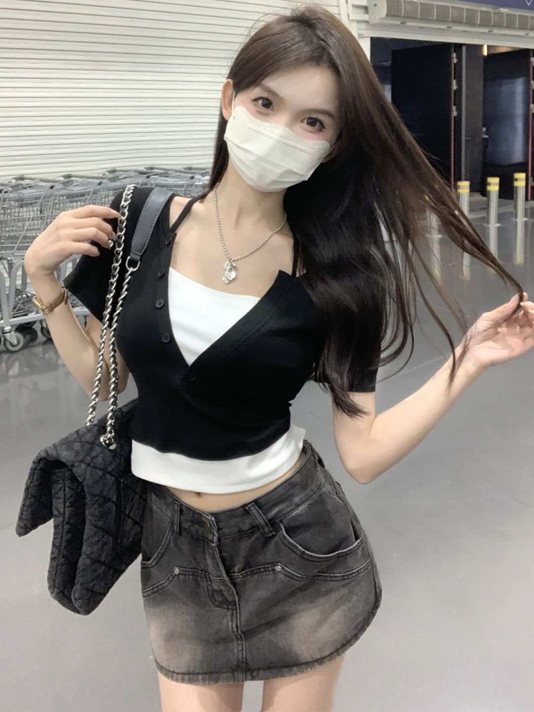 StyleCast x Revolte Women Solid V-Neck Top
