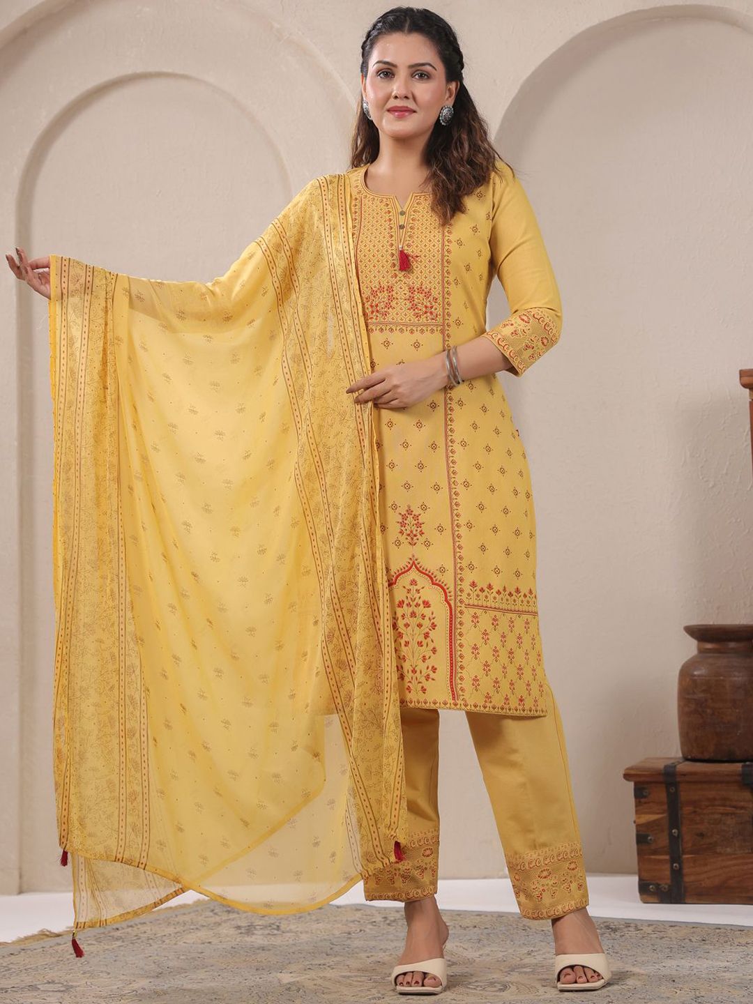 Span Floral Printed Notch Neck Pure Cotton Straight Kurta With Trousers & Dupatta