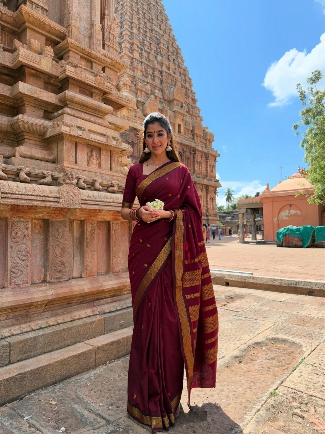 AQUILIQ Woven Design Zari Banarasi Saree