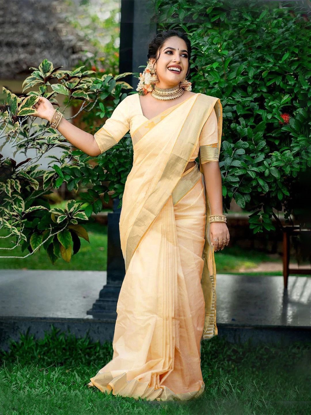 MAGNEITTA Women Zari Silk Cotton Kasavu Saree