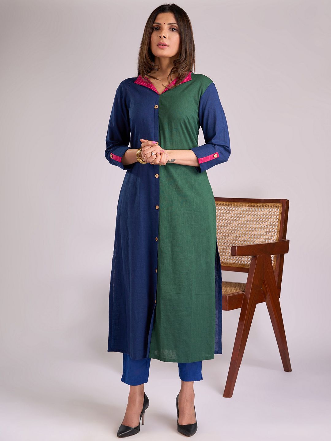SUJATRA Navy Blue Colourblocked Printed V-Neck Roll-Up Sleeves Cotton Straight Kurta