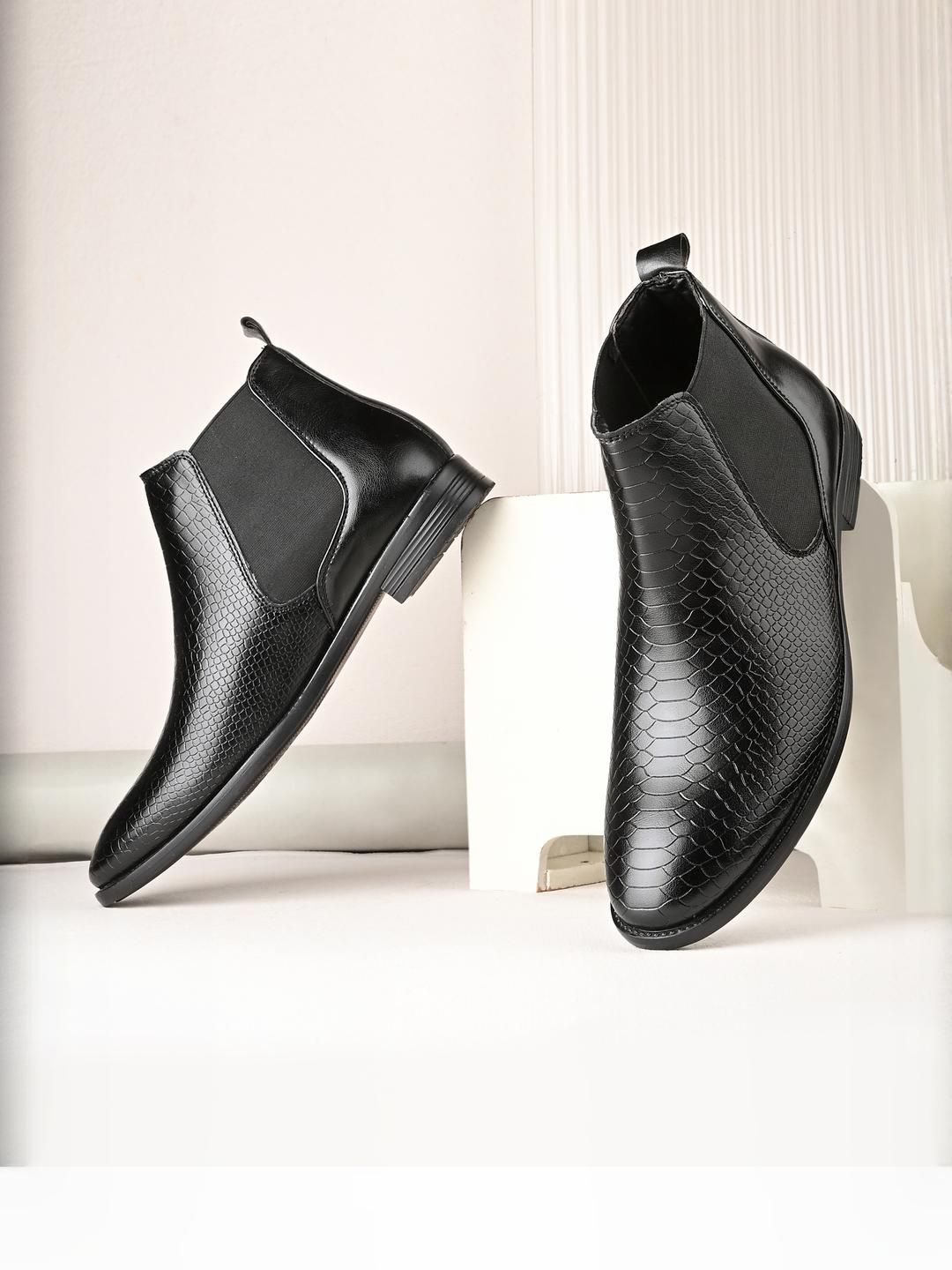 Roadster Men Premium Black Crocodile Texture Chelsea Boots