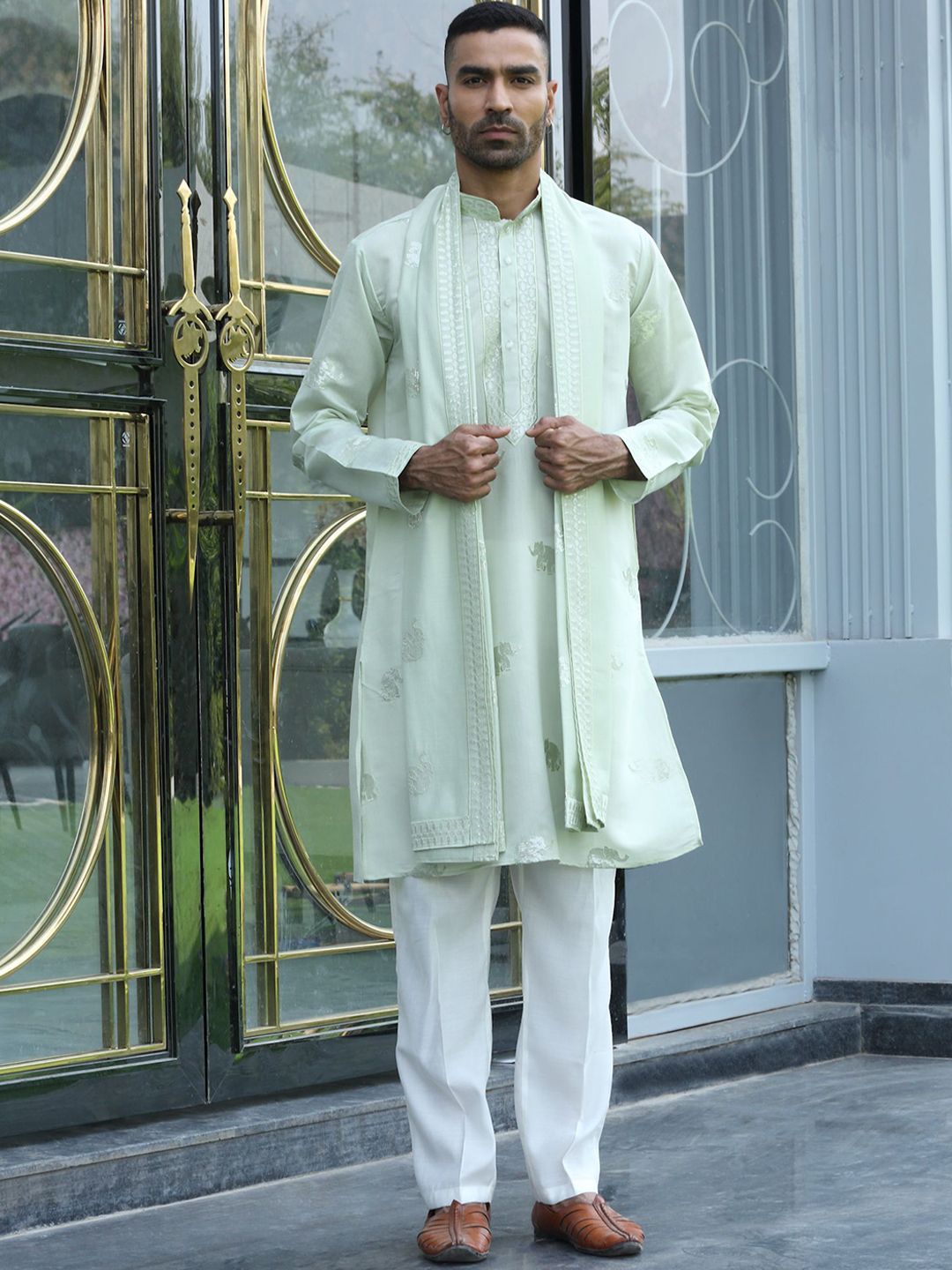 KRAFT INDIA LUXE Men Ethnic Motifs Embroidered Kurta with Trousers & Dupatta
