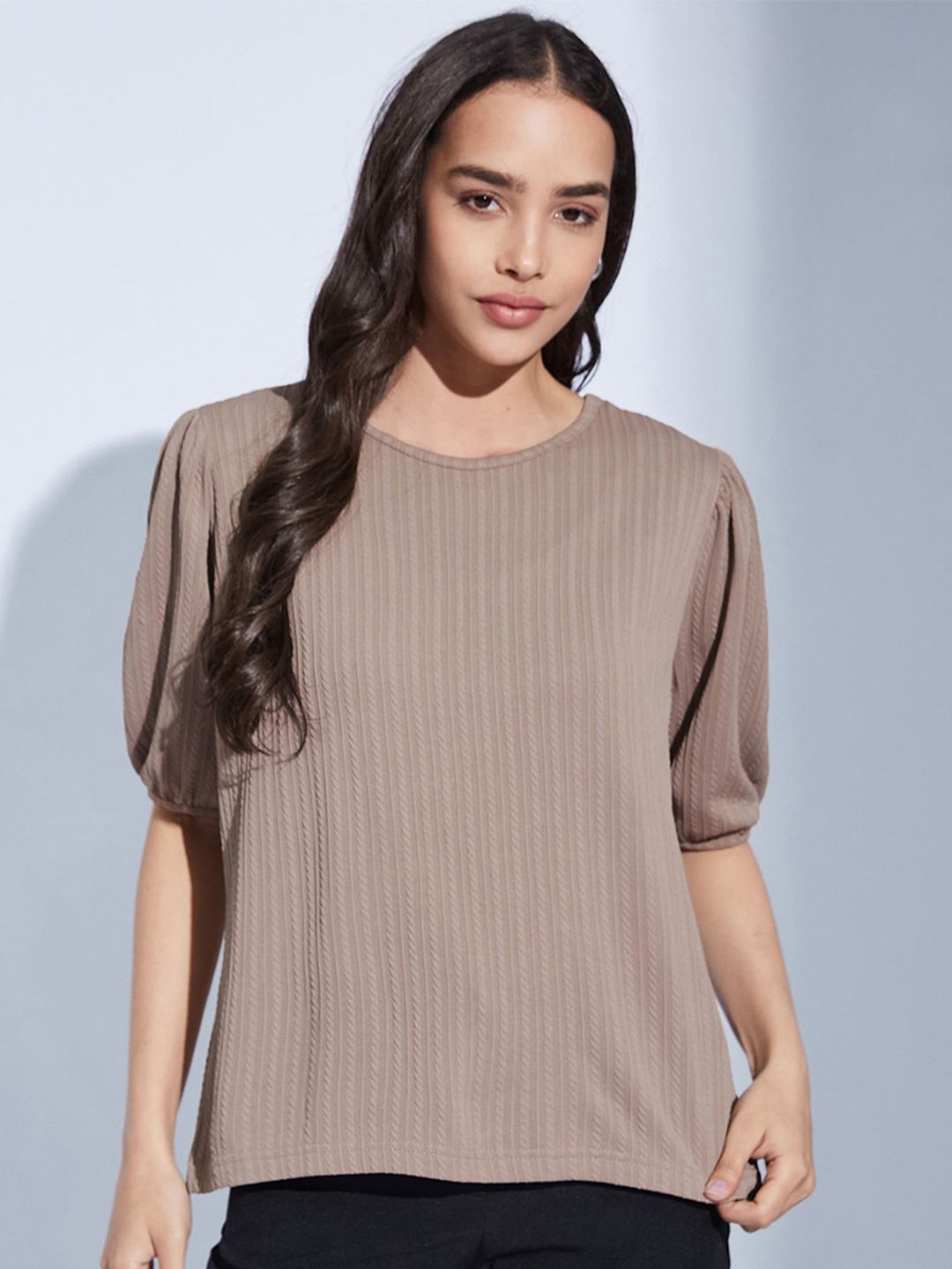 Selvia Edge Round Neck Short Sleeves Top