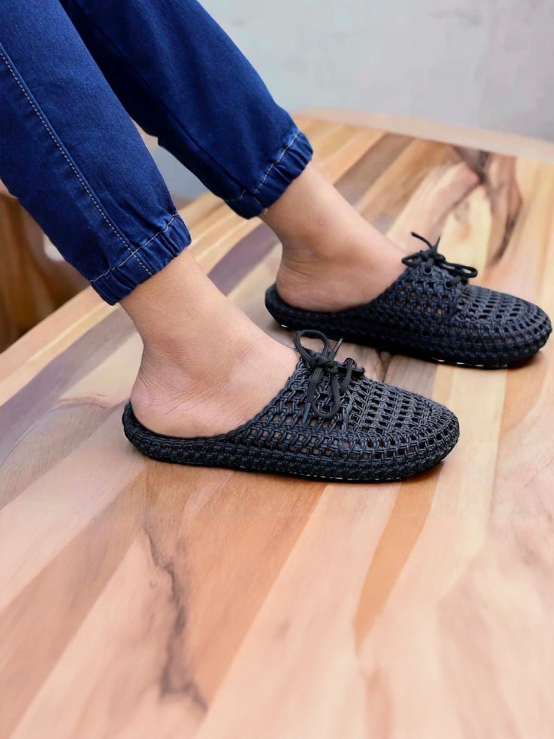 Shozie Women Black Rubber Flip Flops