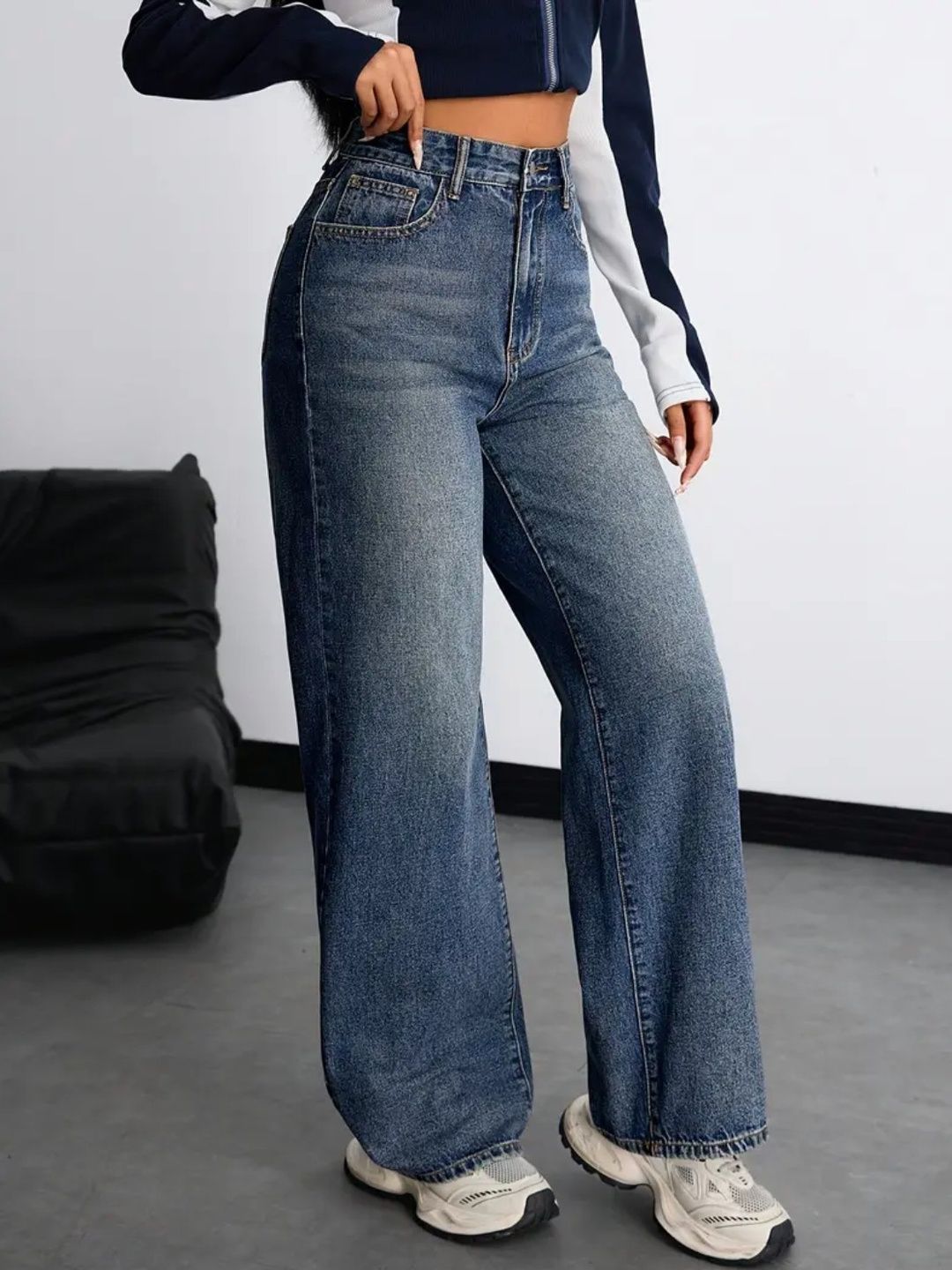 Women High-Rise Light Fade Jeans 4