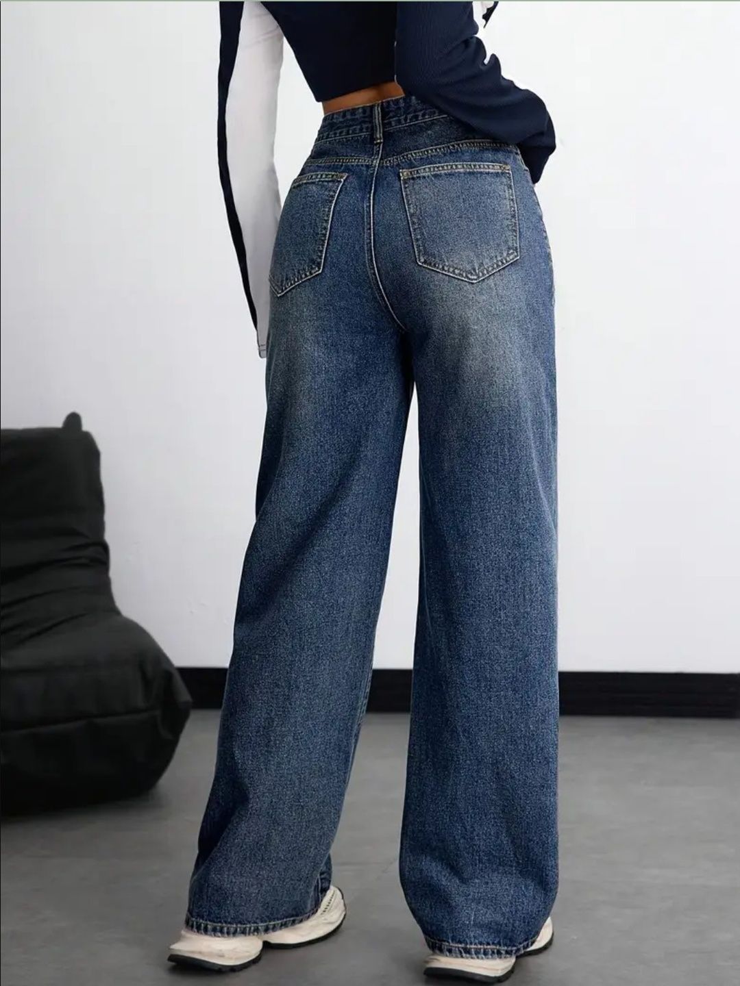 Women High-Rise Light Fade Jeans 2