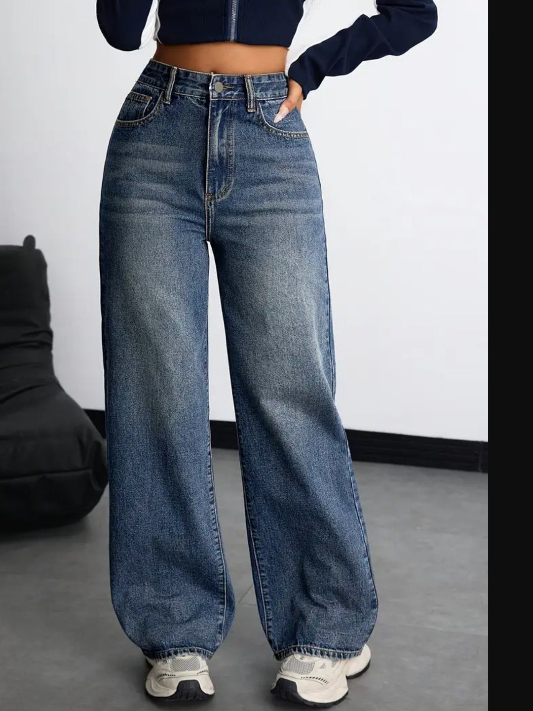 Women High-Rise Light Fade Jeans 3