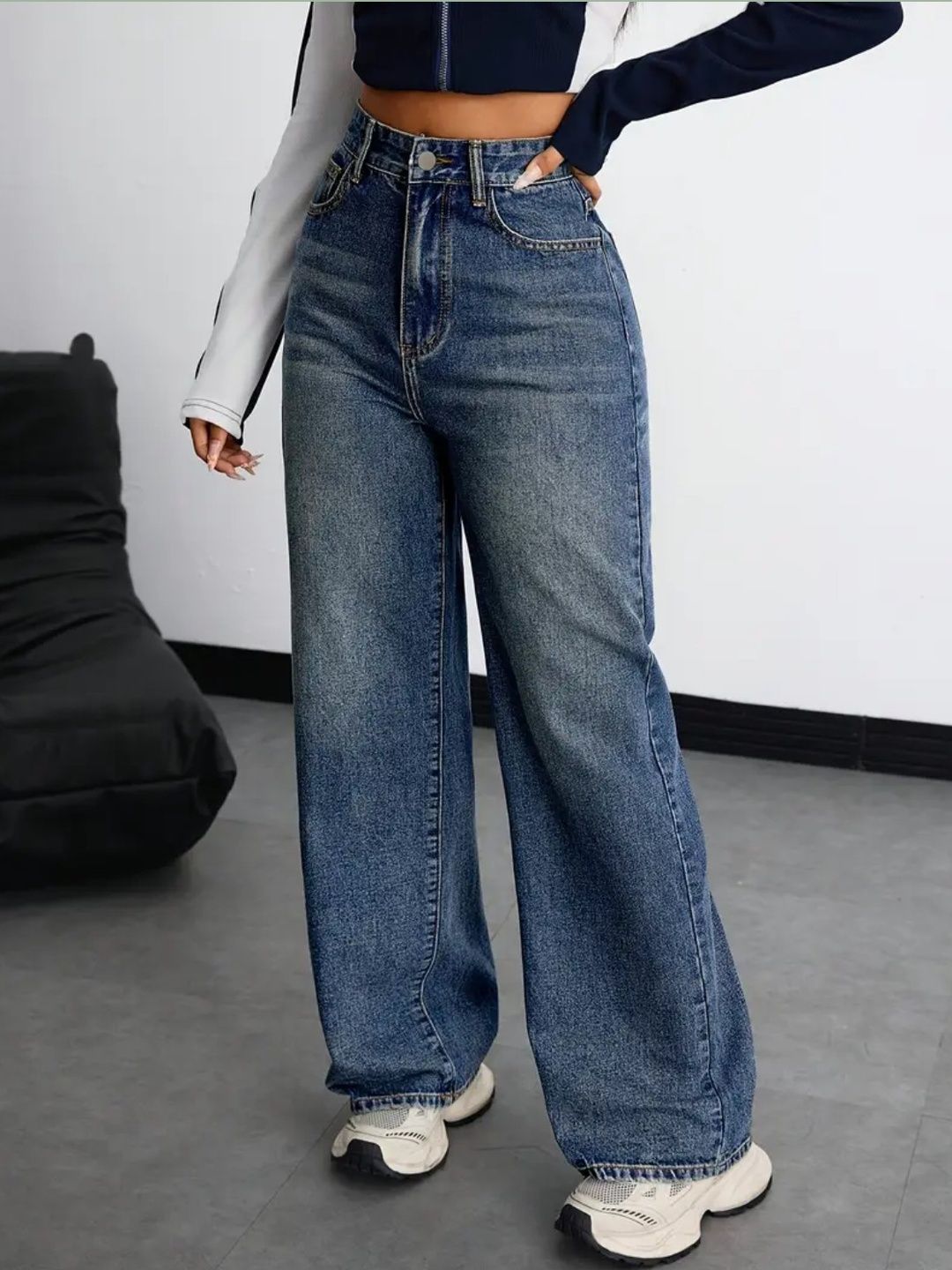 Women High-Rise Light Fade Jeans 5