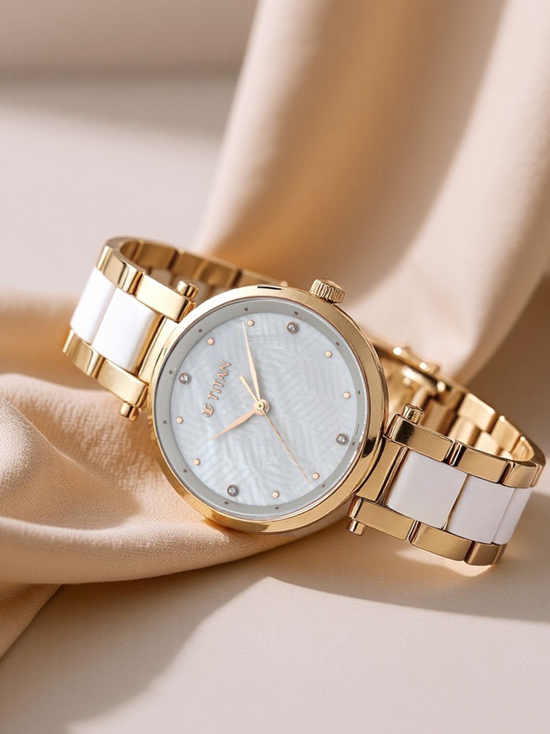 Titan Quartz Analog With White Dial Watch For Women - Nt95061wd04