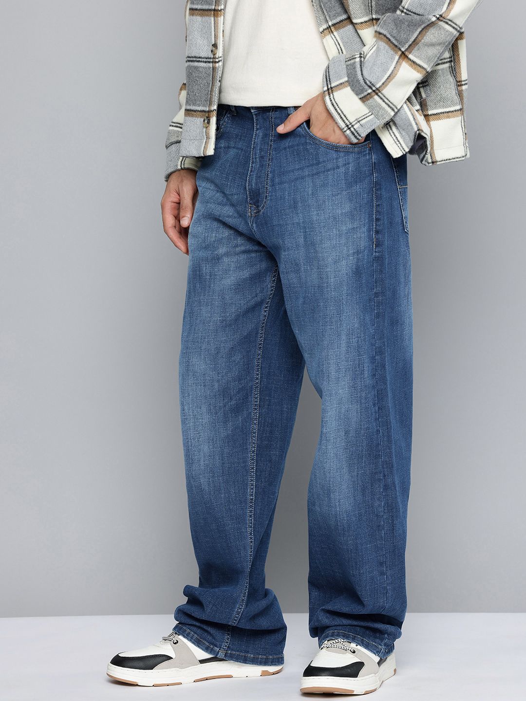 Mufti Men Ultra Loose Fit Heavy Fade Stretchable Jeans