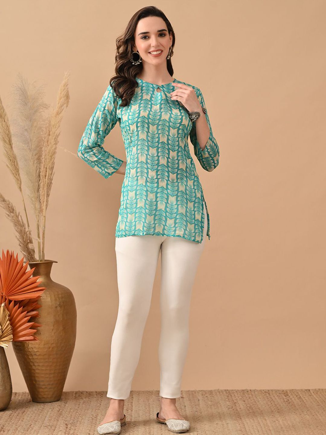 HARIKS Floral Printed Round-Neck Cotton Kurti