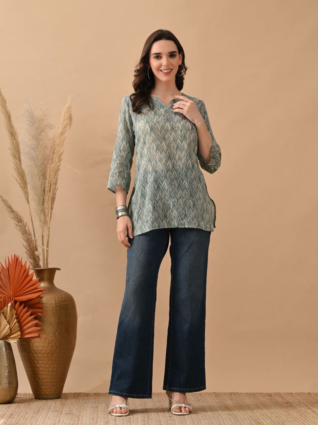 HARIKS Floral Printed V-Neck Cotton Kurti