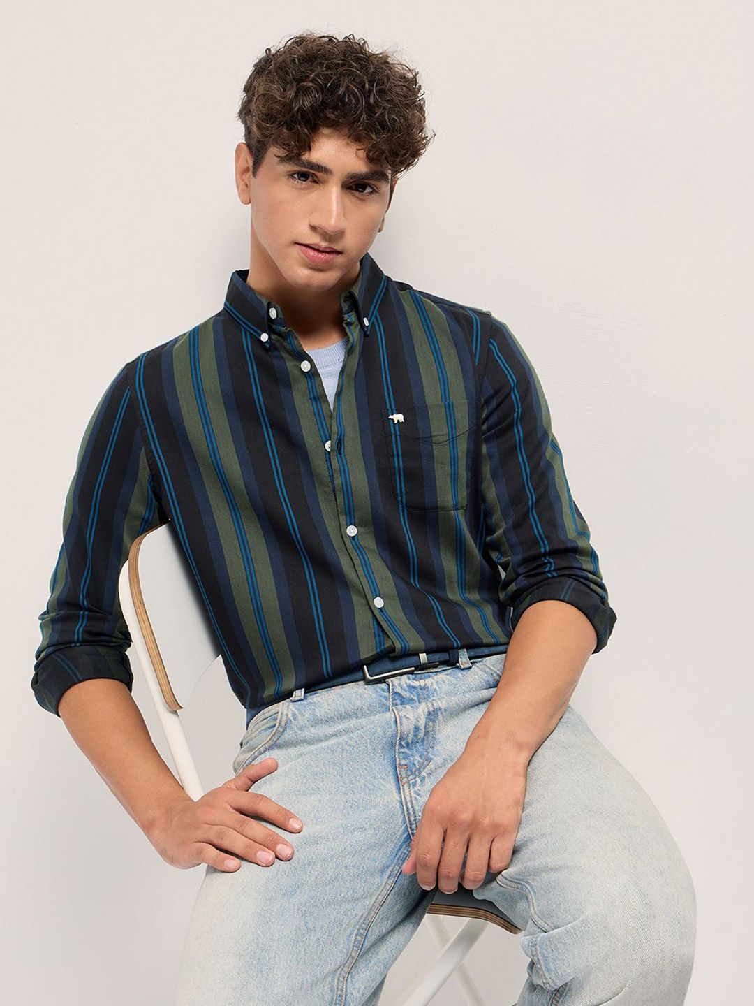 THE BEAR HOUSE Men Slim Fit Vertical Striped Button-Down Collar Casual Shirt