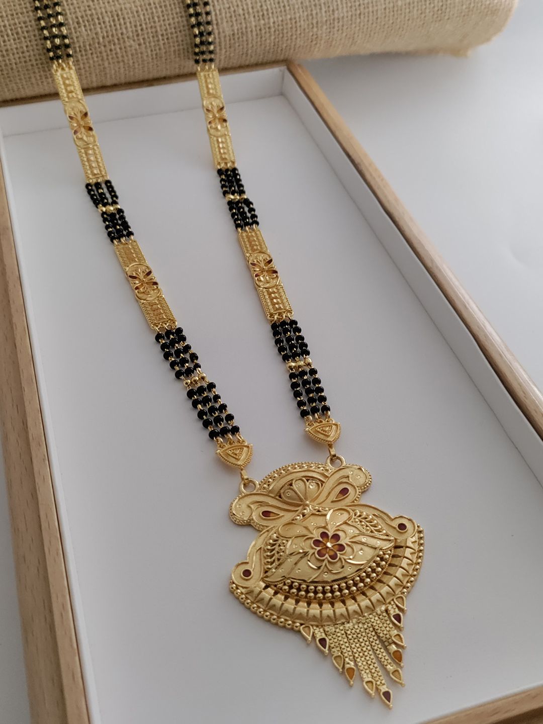 V.K.PAYAL.JEWELLERY Gold-Plated Artificial Beaded Mangalsutra