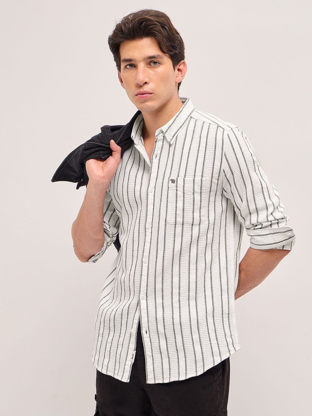 THE BEAR HOUSE Men Slim Fit Vertical Striped Button-Down Collar Pure Cotton Casual Shirt