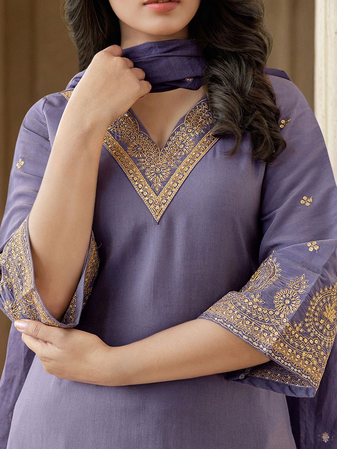 Floral Yoke Design V-Neck Sequinned Straight Kurta With Trouser And Dupatta 3