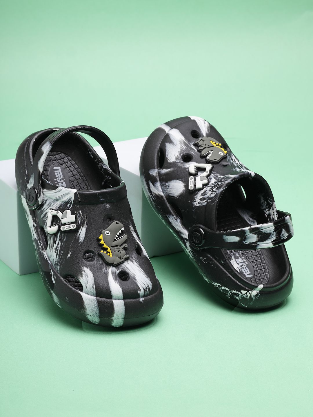 NEOZ Kids Abstract Printed Clogs