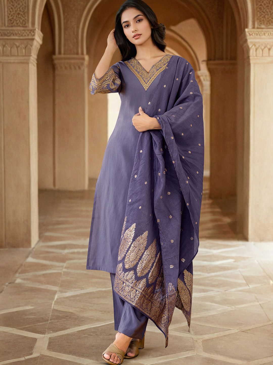 Floral Yoke Design V-Neck Sequinned Straight Kurta With Trouser And Dupatta 5