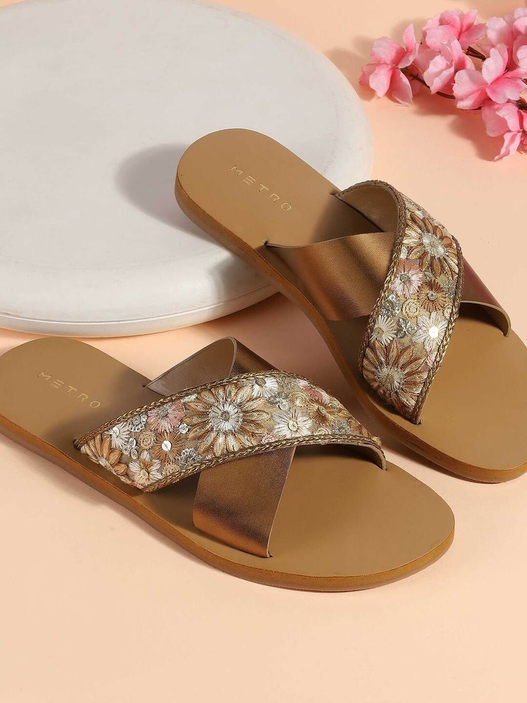 Metro Women Embellished Ethnic Open Toe Flats