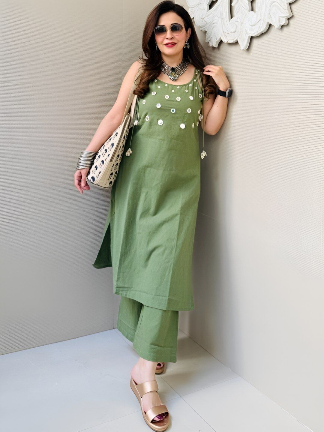 FFI Women Embroidered Pure Cotton Gleam Hand Mirror Kurta Set
