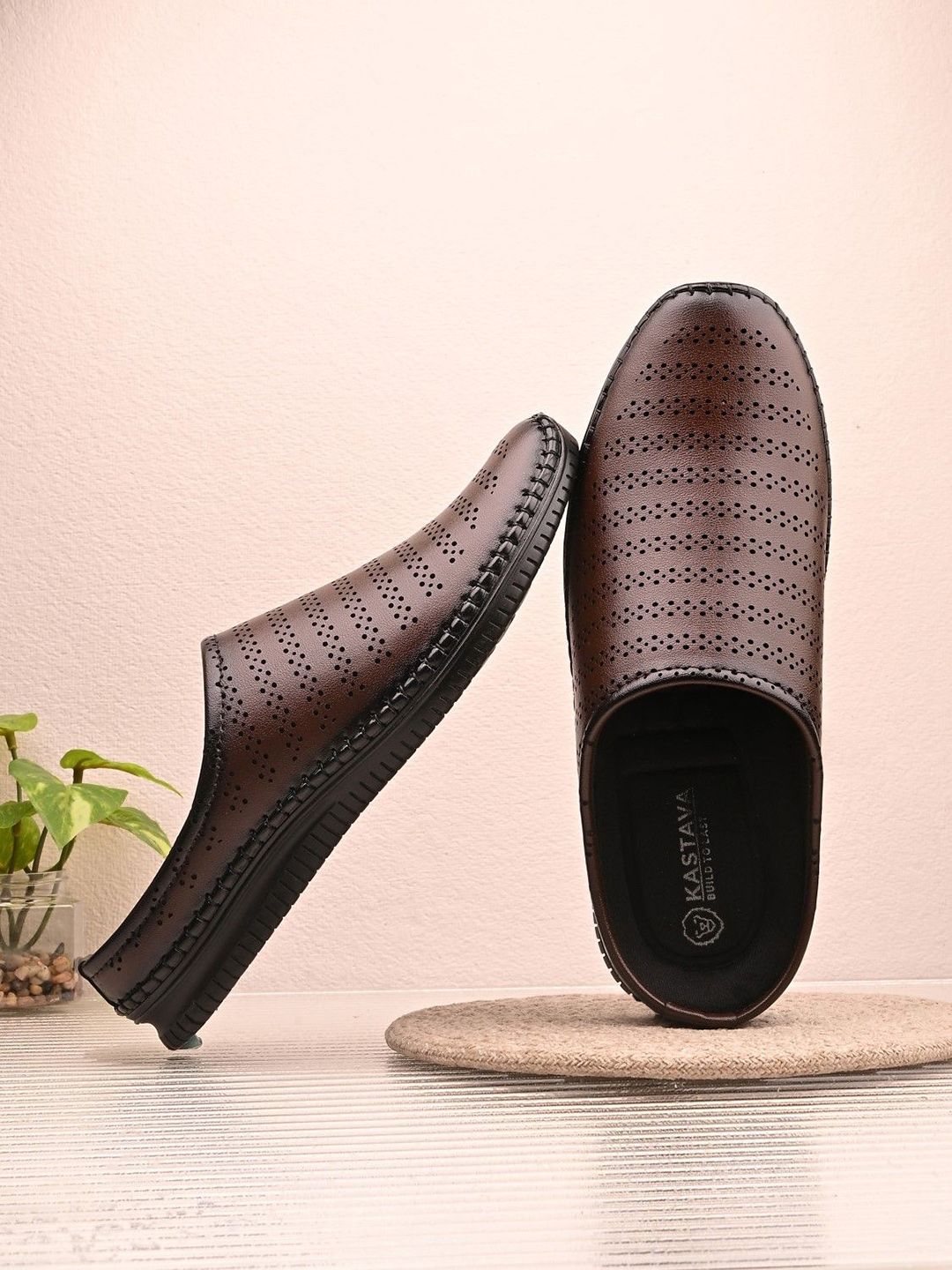 KASTAVA Men Slip-On Round Toe Mules