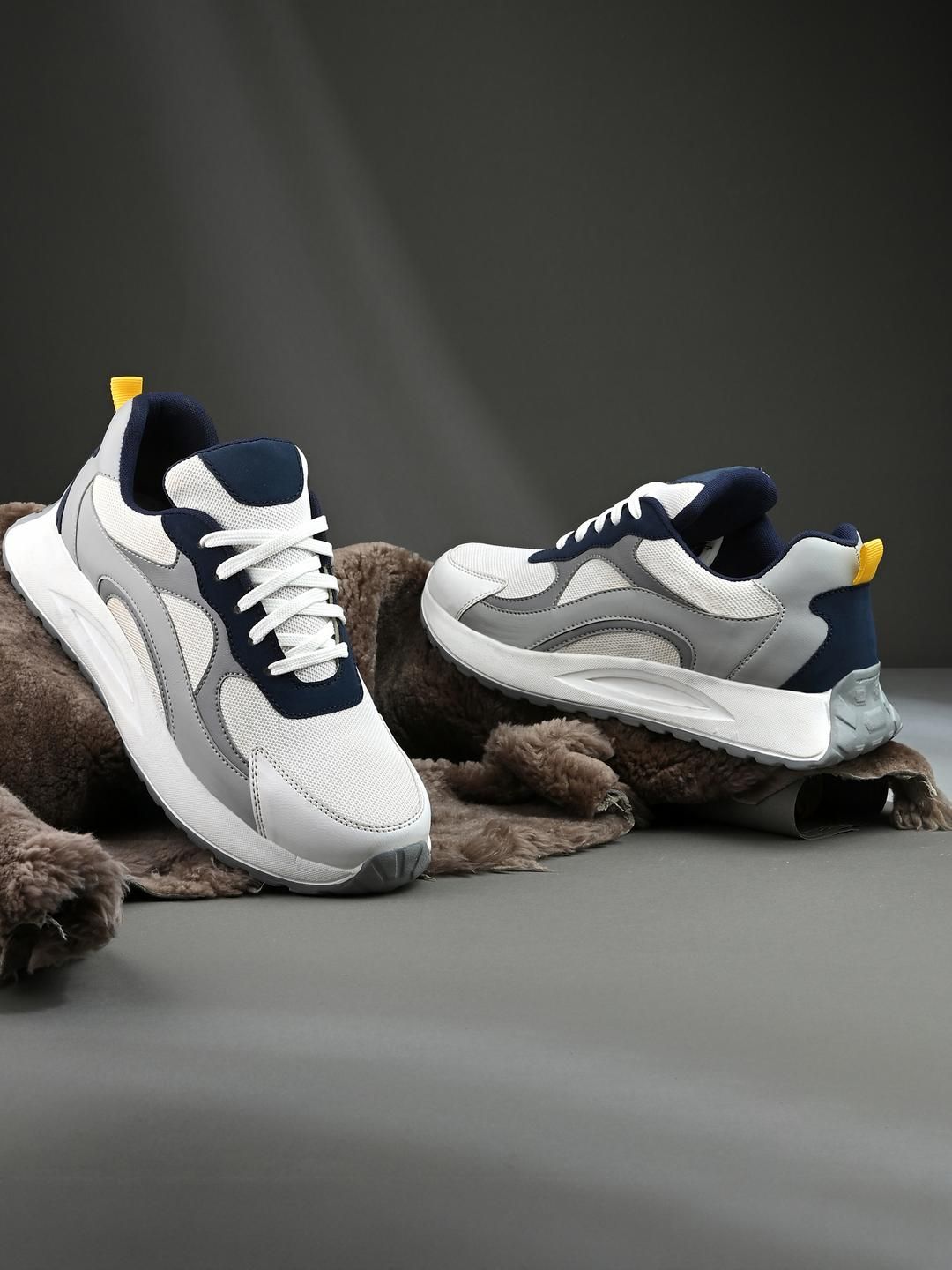 Roadster Men White Synthetic  Casual Shoes