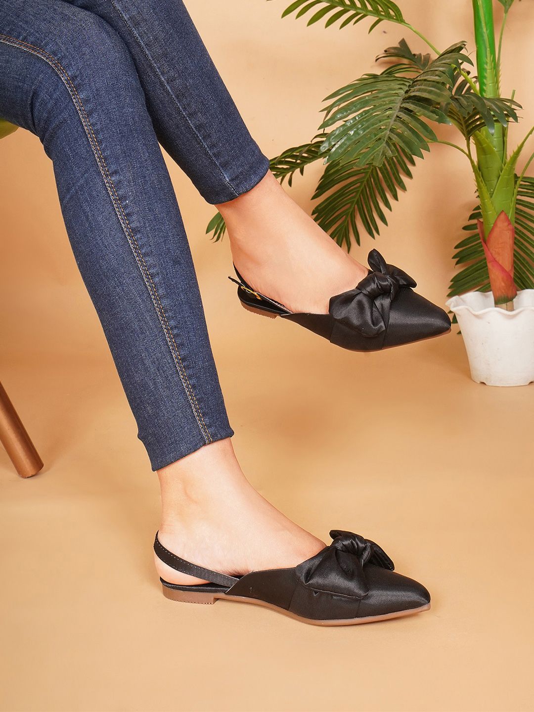 Froh Feet Women Bow Detail Pointed Toe Flats