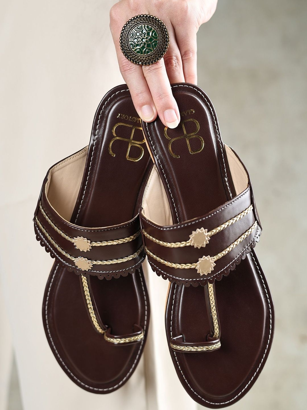 GLAM STORY Women Brown Kolhapuri Flats