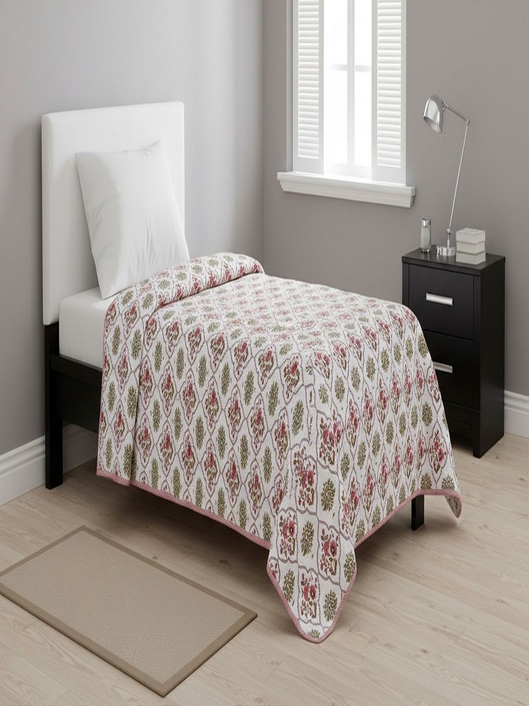 RRC White & Red Floral AC Room 150 GSM Dohar