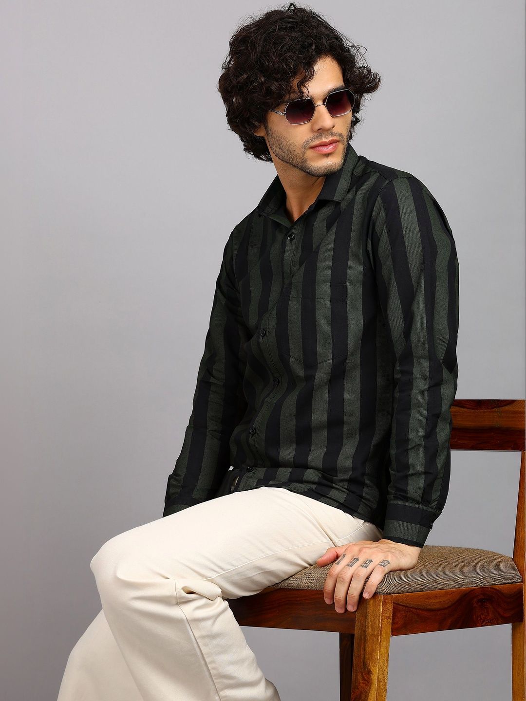 RODEIZ Men Regular Fit Vertical Striped Casual Shirt