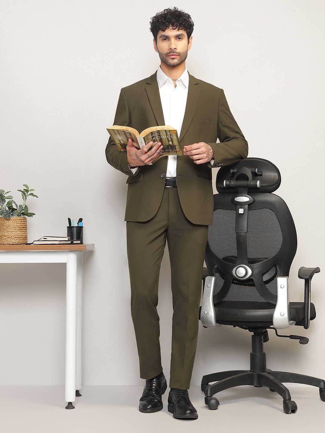 SUBTRACT Men Slim-Fit Single-Breasted 2-Piece Stretchable Formal Suit