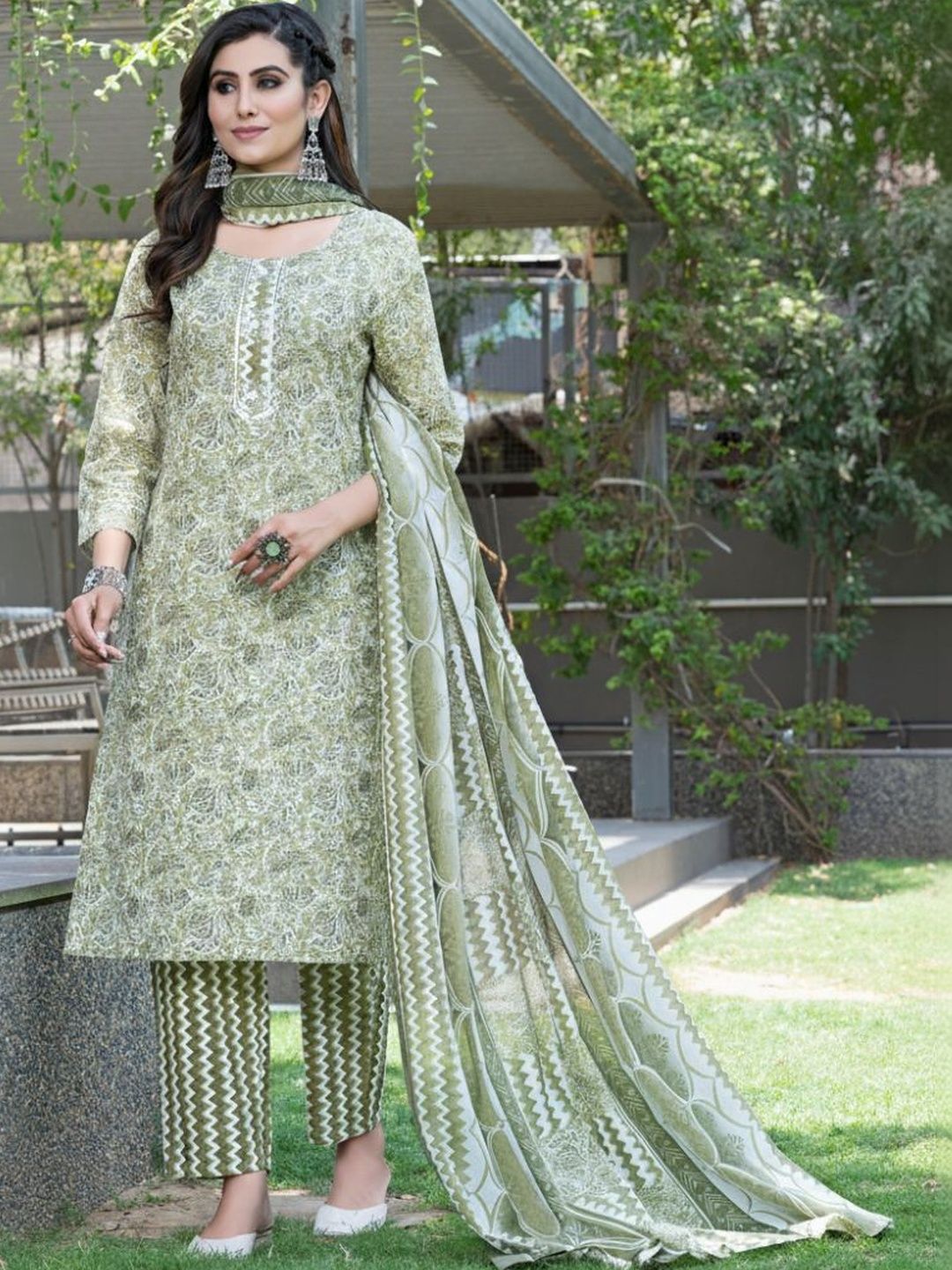 BulBul Women Ethnic Motifs Printed Regular Thread Work Pure Cotton Kurta with Trousers & With Dupatta