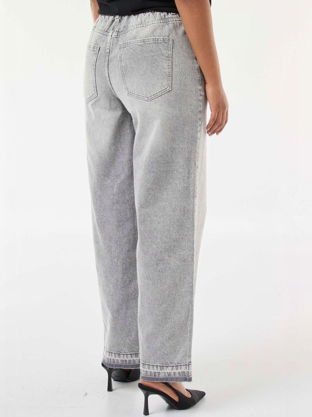 Women Comfort Wide Leg Mid-Rise Light Fade Stretchable Jeans 3