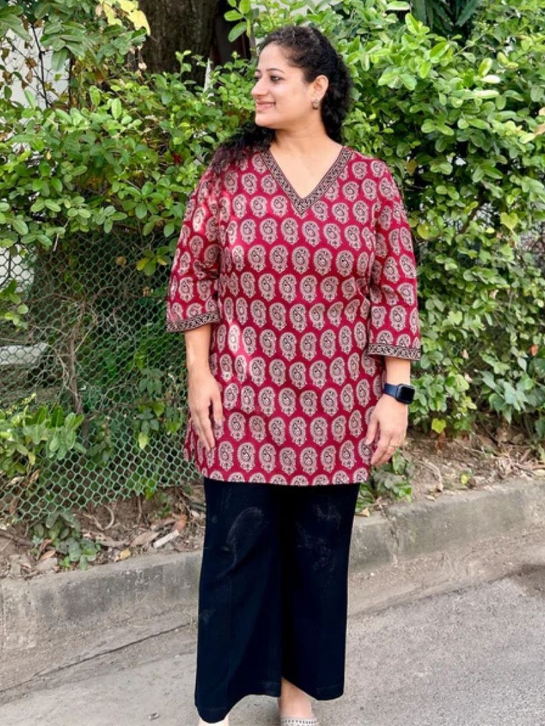 SHRIYANI Paisley Printed V-Neck Pure Cotton Kurti