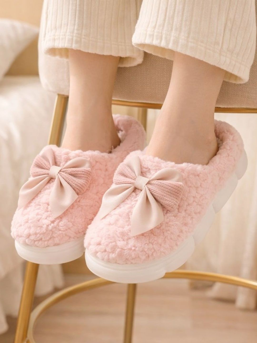 WOLVESDEN Women Room Slippers