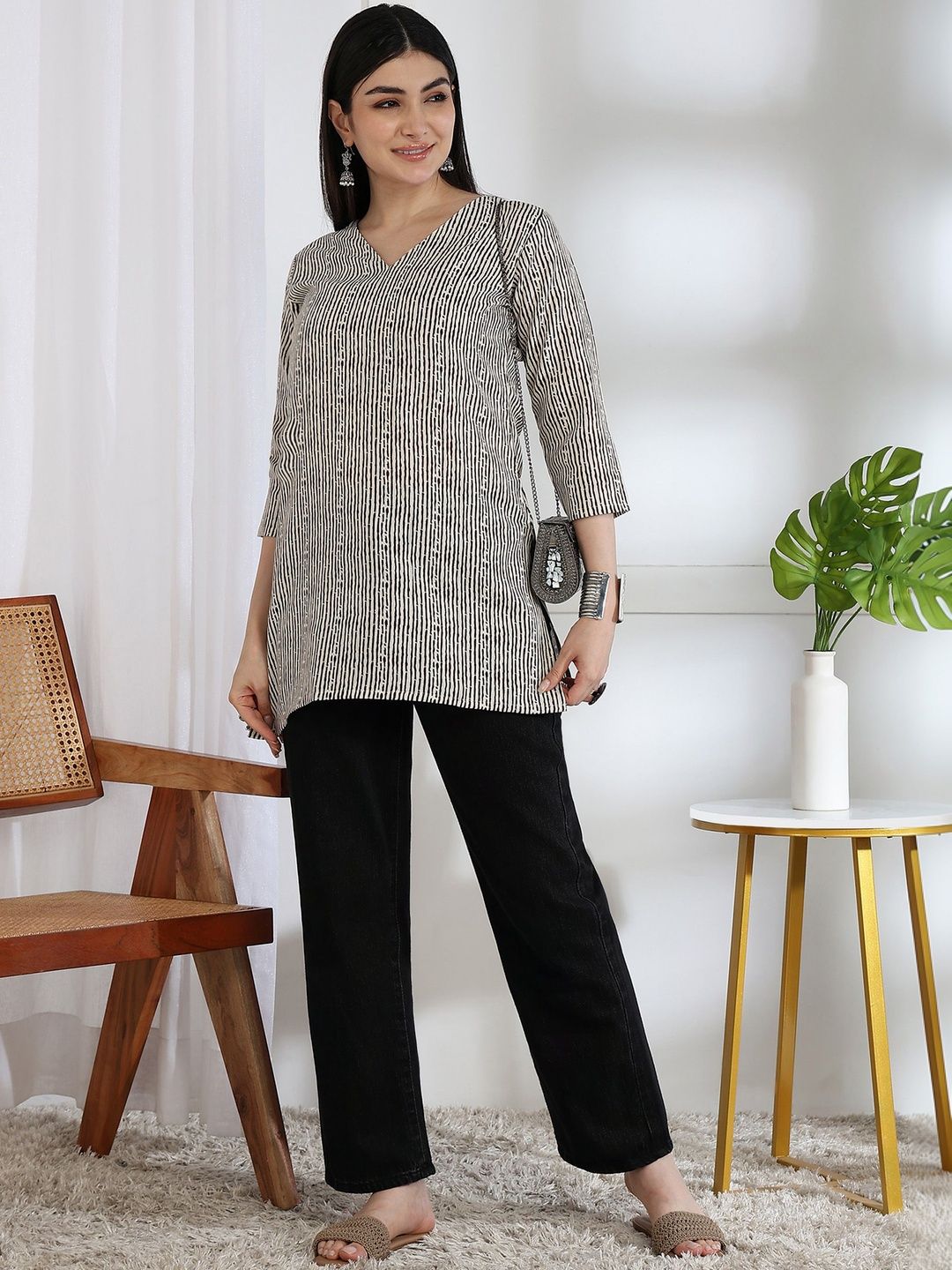 EVANORA Printed V-Neck Pure Cotton Kurti