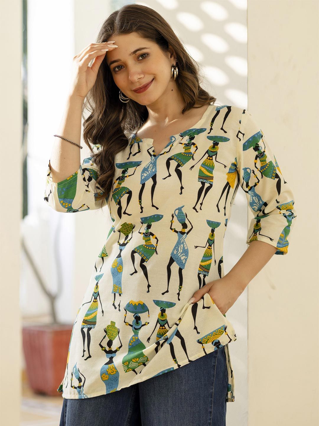 Zyla Ethnic Motifs Printed V-Neck Straight Kurti