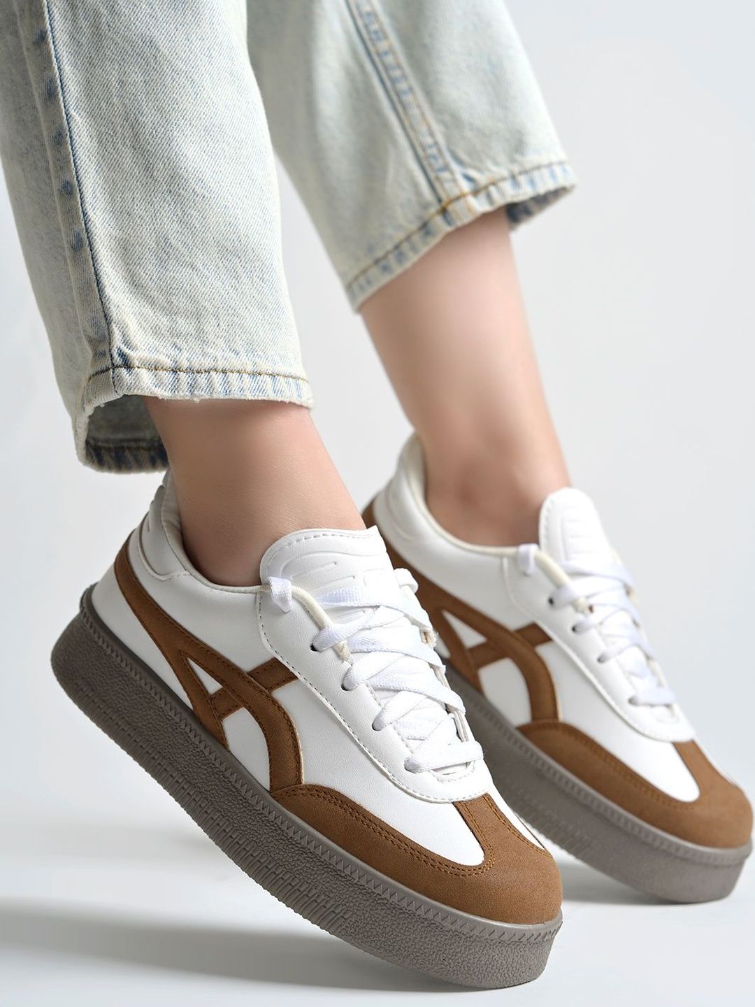 Shoetopia Women Colourblocked Sneakers