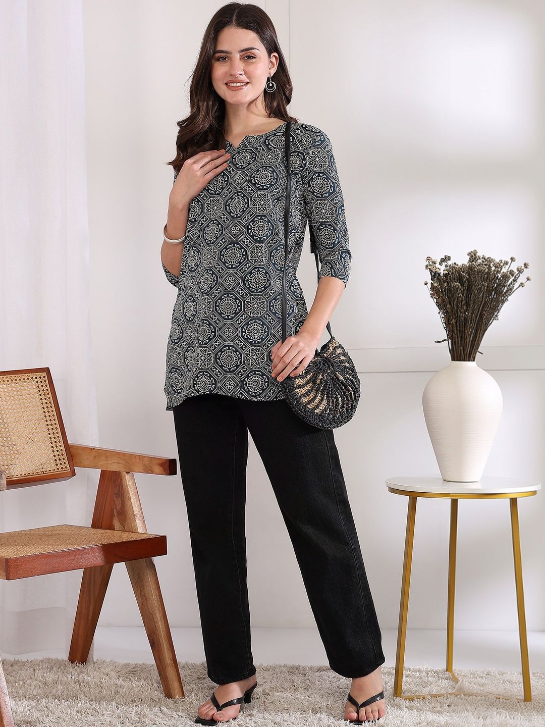 JANKHI Ethnic Printed V-Neck Kurtis