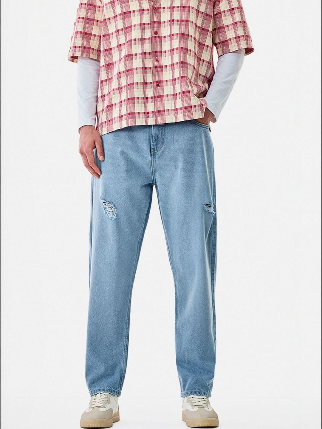 Snitch Low Distress Light Fade Mid-Rise Baggy Fit Jeans
