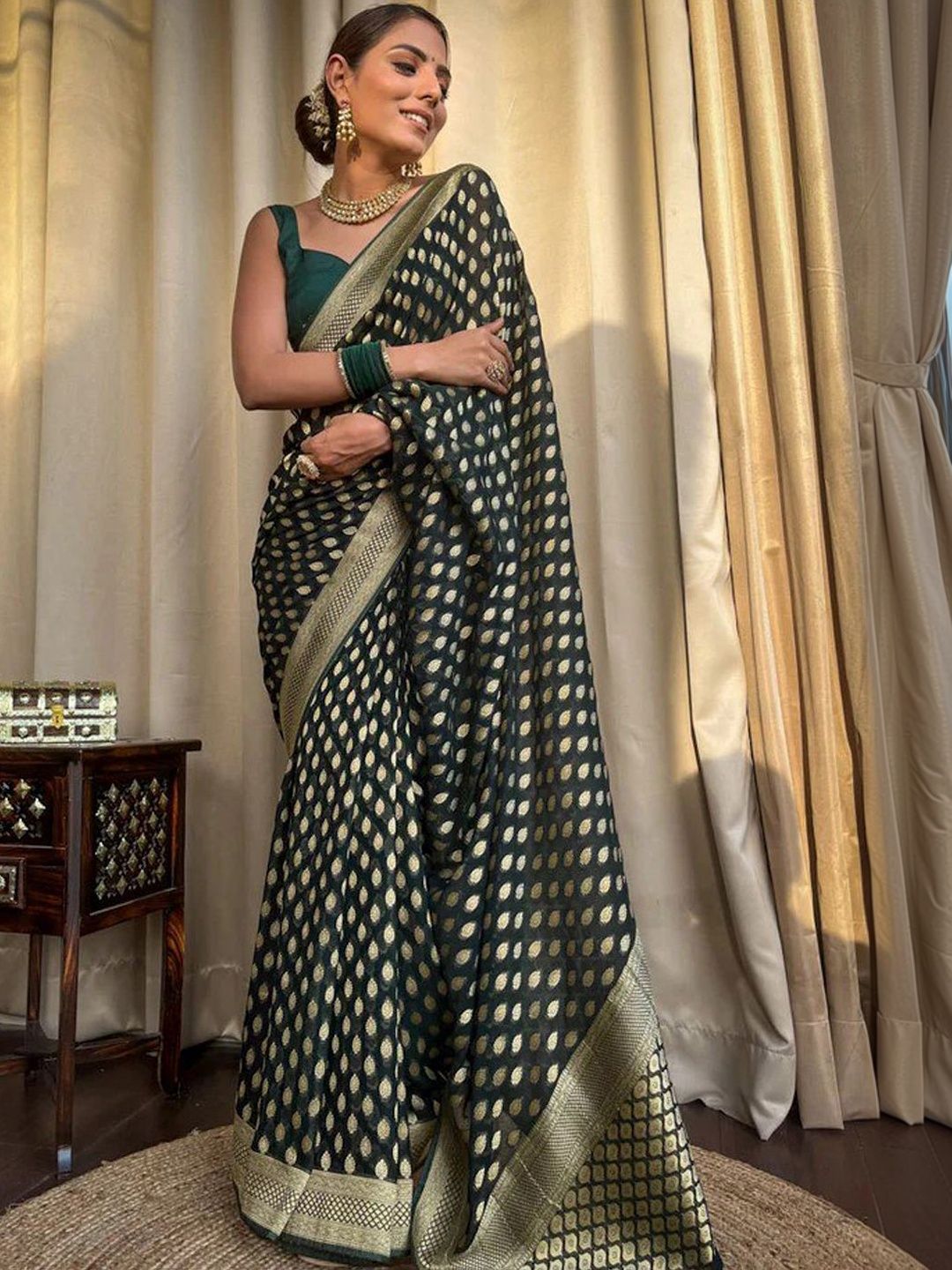 Urban Pallu Woven Design Silk Blend fwd Saree
