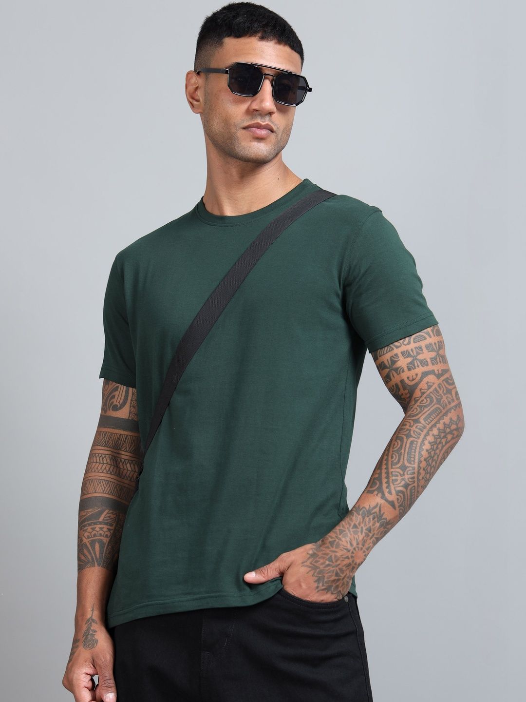 SHOWKEY Men Round Neck Cotton T-shirt