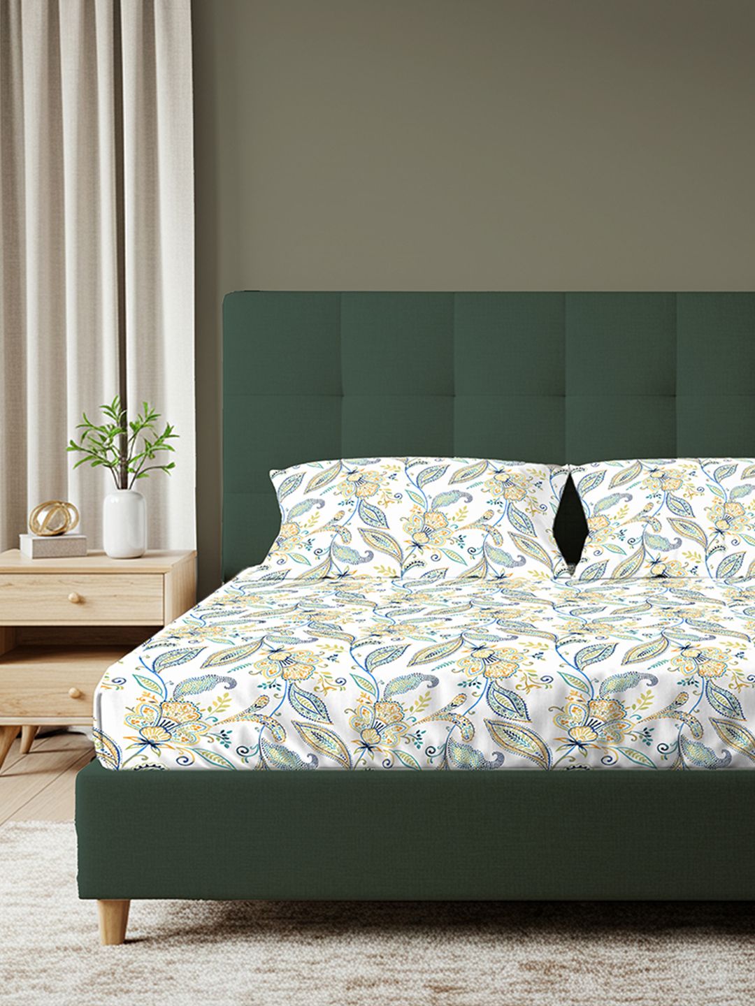 Buy URBAN SPACE White Floral Cotton 200 TC Queen Fine Bedsheet With 2 Pillow Covers 100 X 88 Inches -  - Home for Unisex