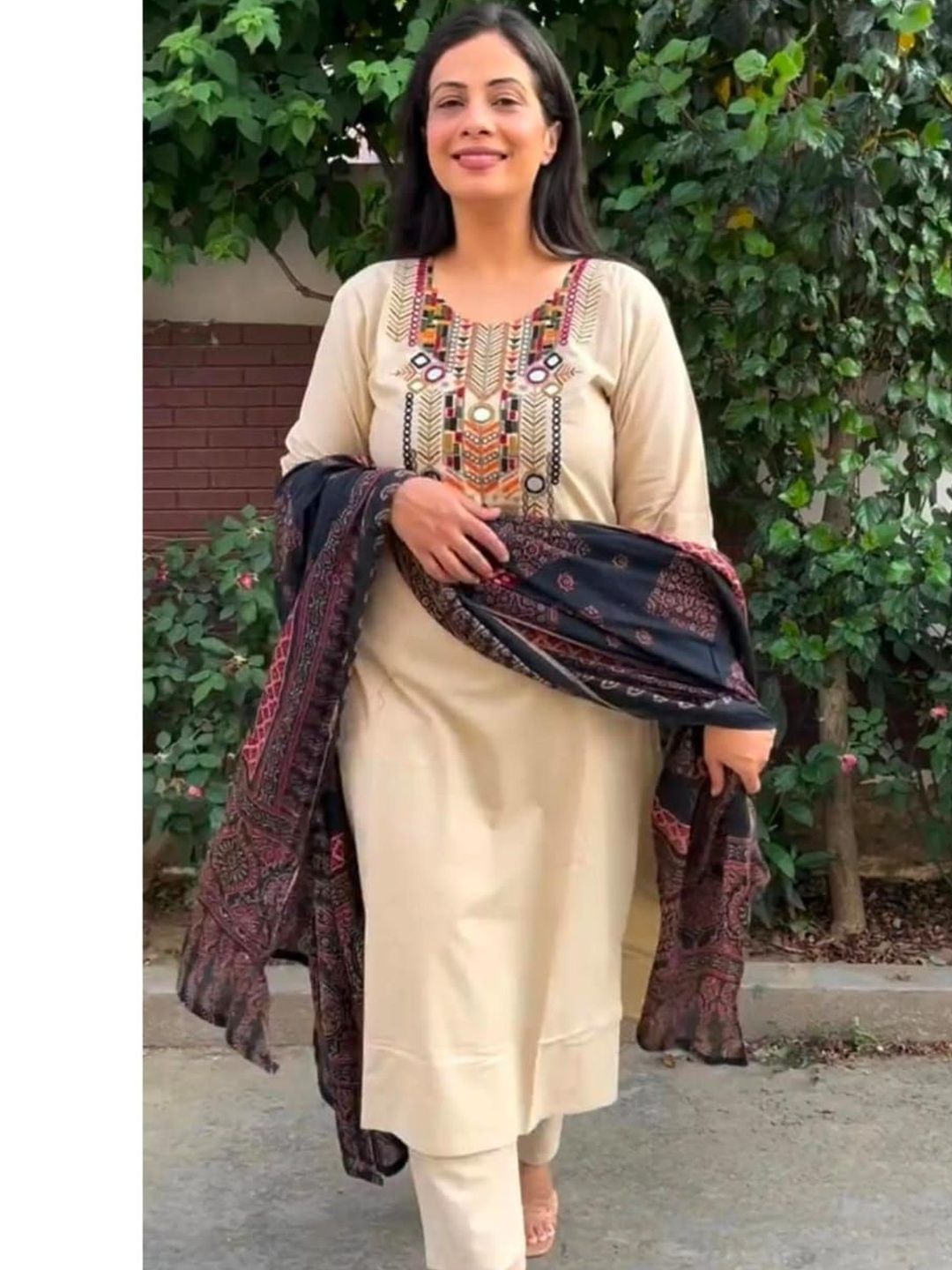 QUNEY Women Ethnic Motifs Embroidered Regular Thread Work Pure Cotton Kurta with Trousers & With Dupatta
