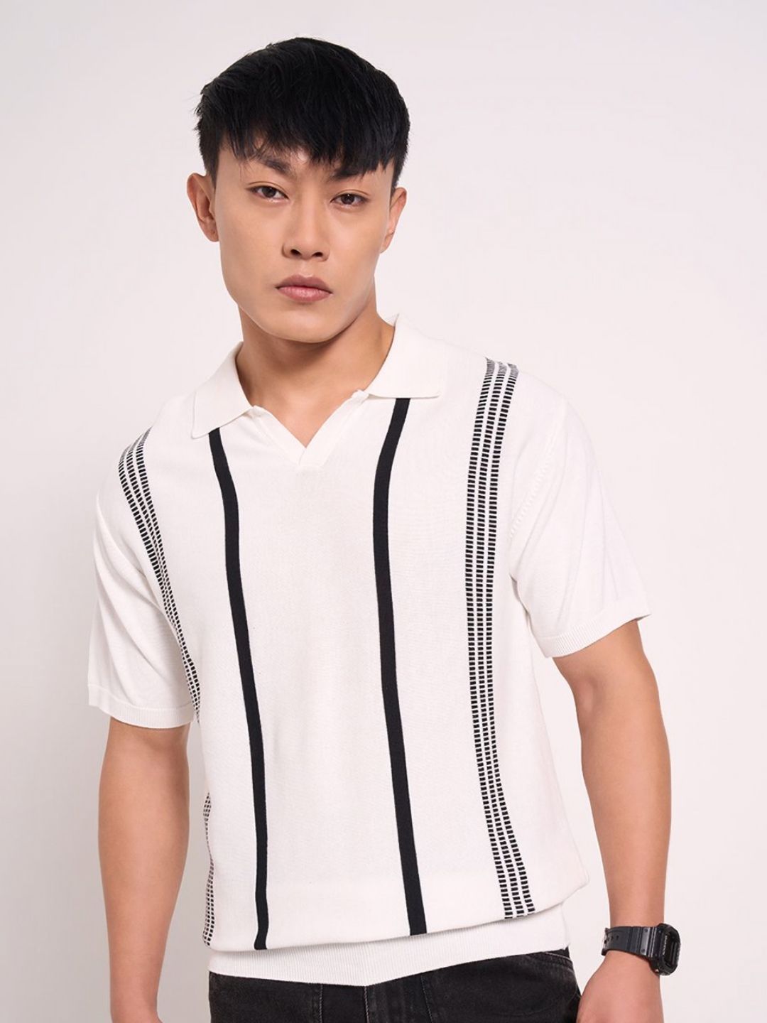 People Men V-Neck Drop-Shoulder Sleeves Applique T-shirt