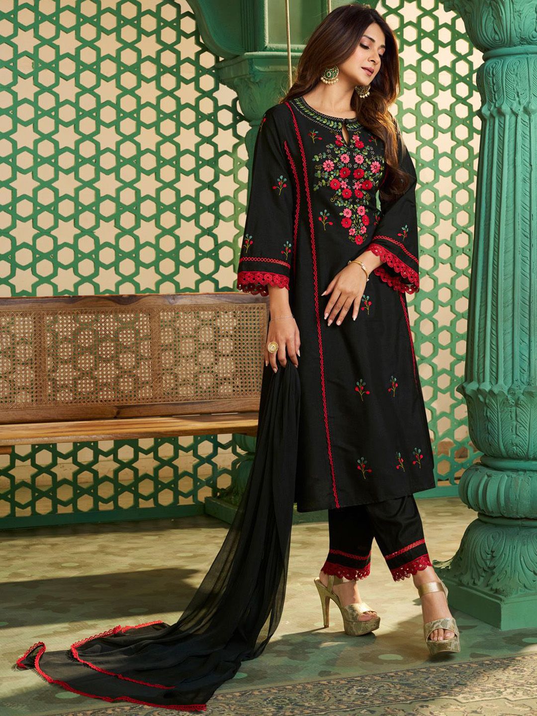 Bhama Couture Jennifer Winget Keyhole Neck Cotton Silk A-Line Kurta With Trouser & Dupatta